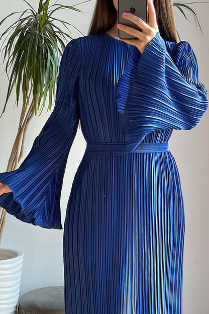 Vestido largo Victoria con mangas acampanadas plisadas y lazo en la espalda 