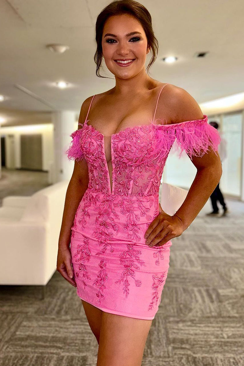 Abito rosa in pizzo con spalle scoperte per festa di fine anno
