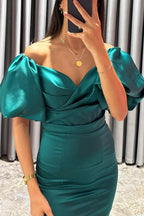 Robe de soirée mi-longue en satin doux à manches bouffantes froncée au buste