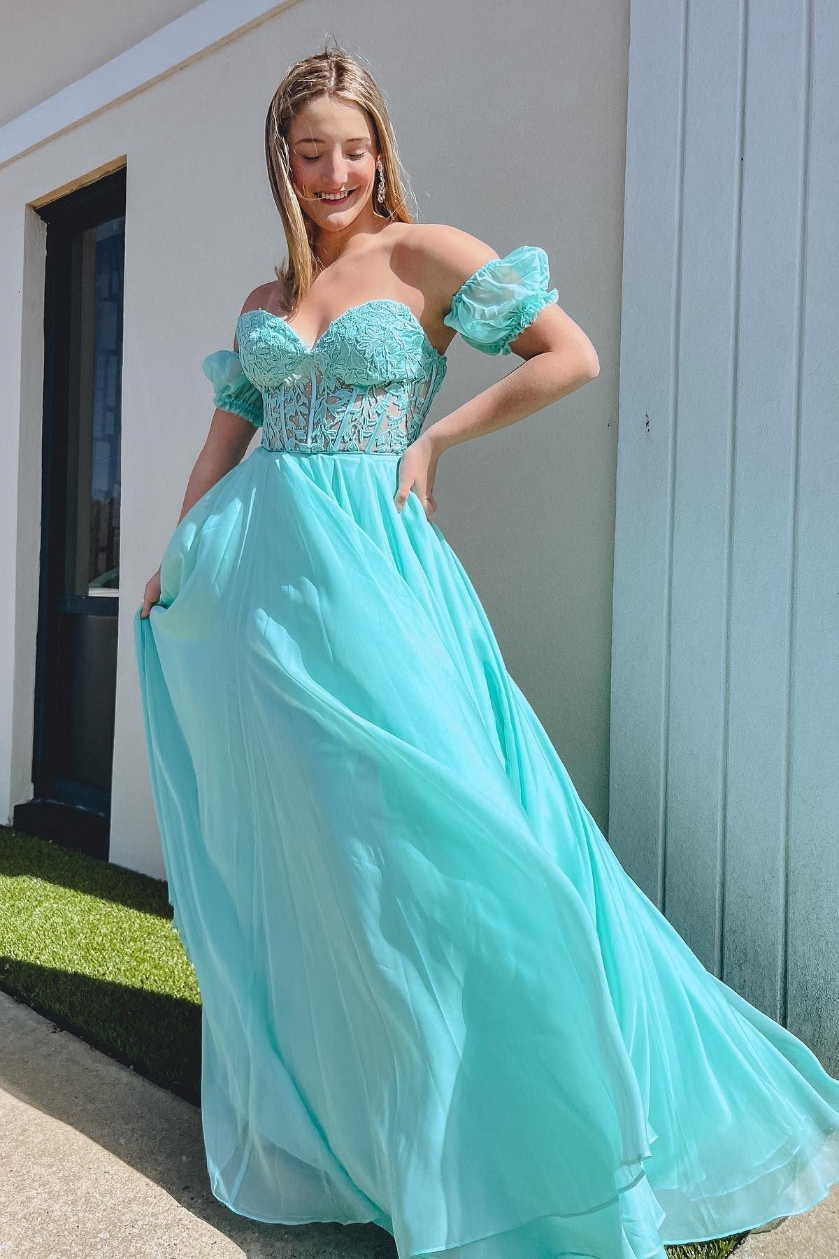Abito da sera in chiffon a linea ad A con maniche a sbuffo e scollo a cuore