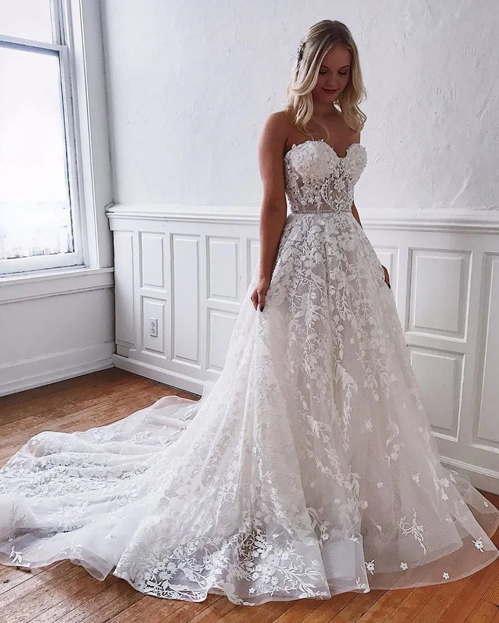 Vintage Floor Length Long A Line Wedding Dress With Sweetheart Lace