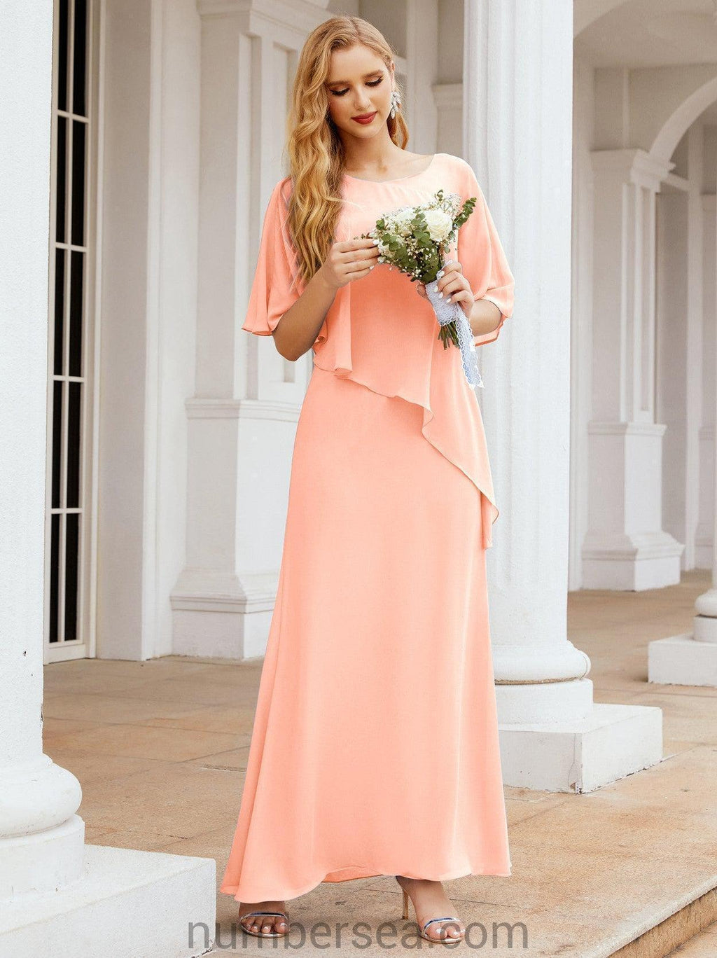 Robe de soirée formelle longue pour mère de la mariée avec cape à volants 28026