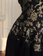 Elegante abito da sera lungo a linea ad A nero con stampa floreale in raso, paillettes e collo all'americana Y8568