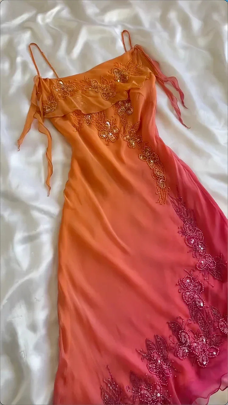 Elegante abito da sera con spalline sottili, chiffon sfumato arancione e perline, modello Y8304