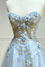 Abito lungo da sera senza spalline a linea ad A con applicazioni in tulle blu Y6565