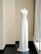 Abito lungo da sera elegante bianco con catena di perle e paillettes Y8670