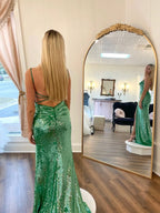 Abito lungo da sera elegante chic con spalline sottili, paillettes salvia, abito da ballo