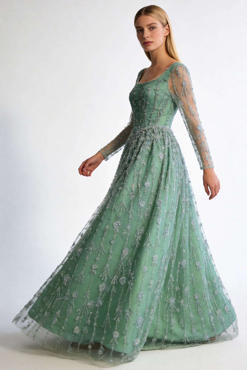 Luxuriöses Abendkleid in Salbeigrün mit Perlenbesatz und langen Ärmeln LA72805B