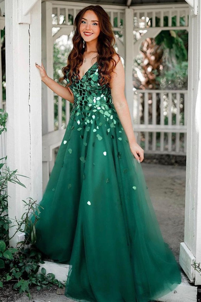 Abito lungo da cerimonia verde a linea ad A con scollo a V e paillettes