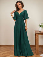 Robe de mère de la mariée en mousseline longueur au sol, coupe en A, col en V, ornée d'appliques en dentelle plissée et de paillettes