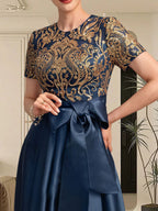 Robe de mère de la mariée en satin à paillettes et dentelle, ligne A, décolleté arrondi asymétrique avec nœud