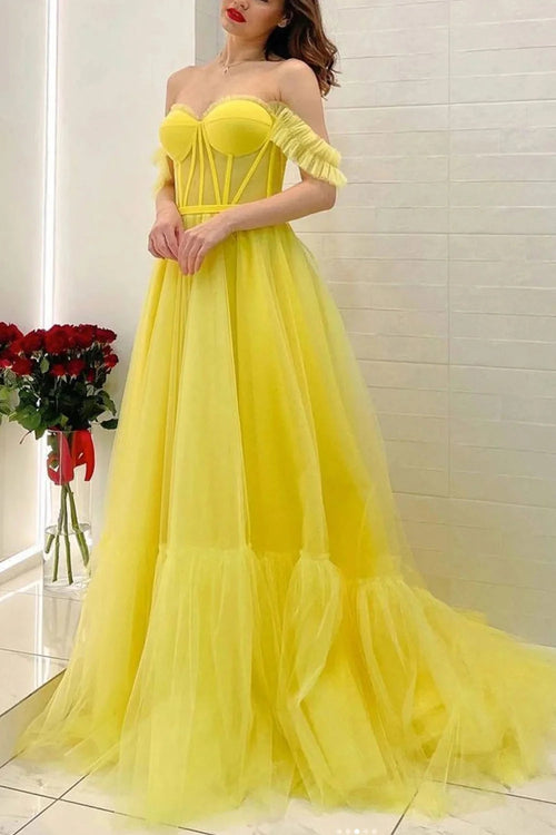 Vestido de cerimónia amarelo com corpete e decote ombro a ombro em linha A