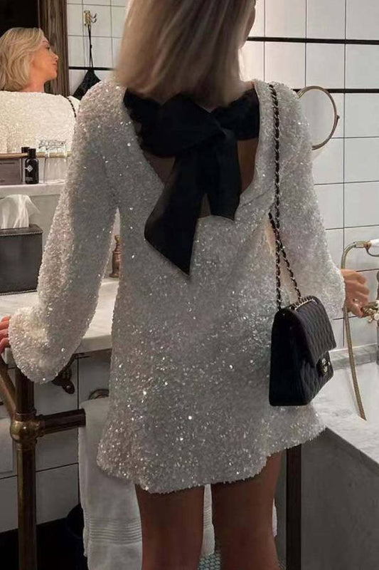 Dance All Night – Lockeres Minikleid mit Pailletten am Rücken und Schleife 
