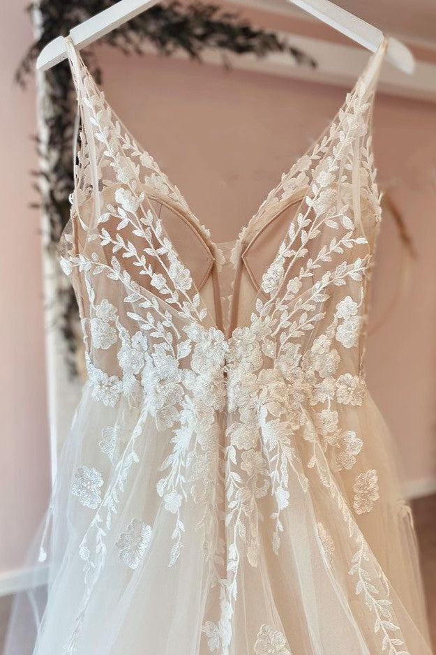 Vintage A Line Backless Wedding Dress With Spaghetti Straps Lace Appliques Tulle