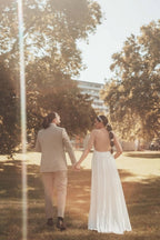 Obsessing – Langes, weißes Brautkleid mit One-Shoulder-Träger und ärmellosem Schlitz