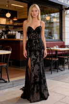 Meerjungfrau-Ballkleid aus Spitze mit Schlitz und trägerlosem Schnitt