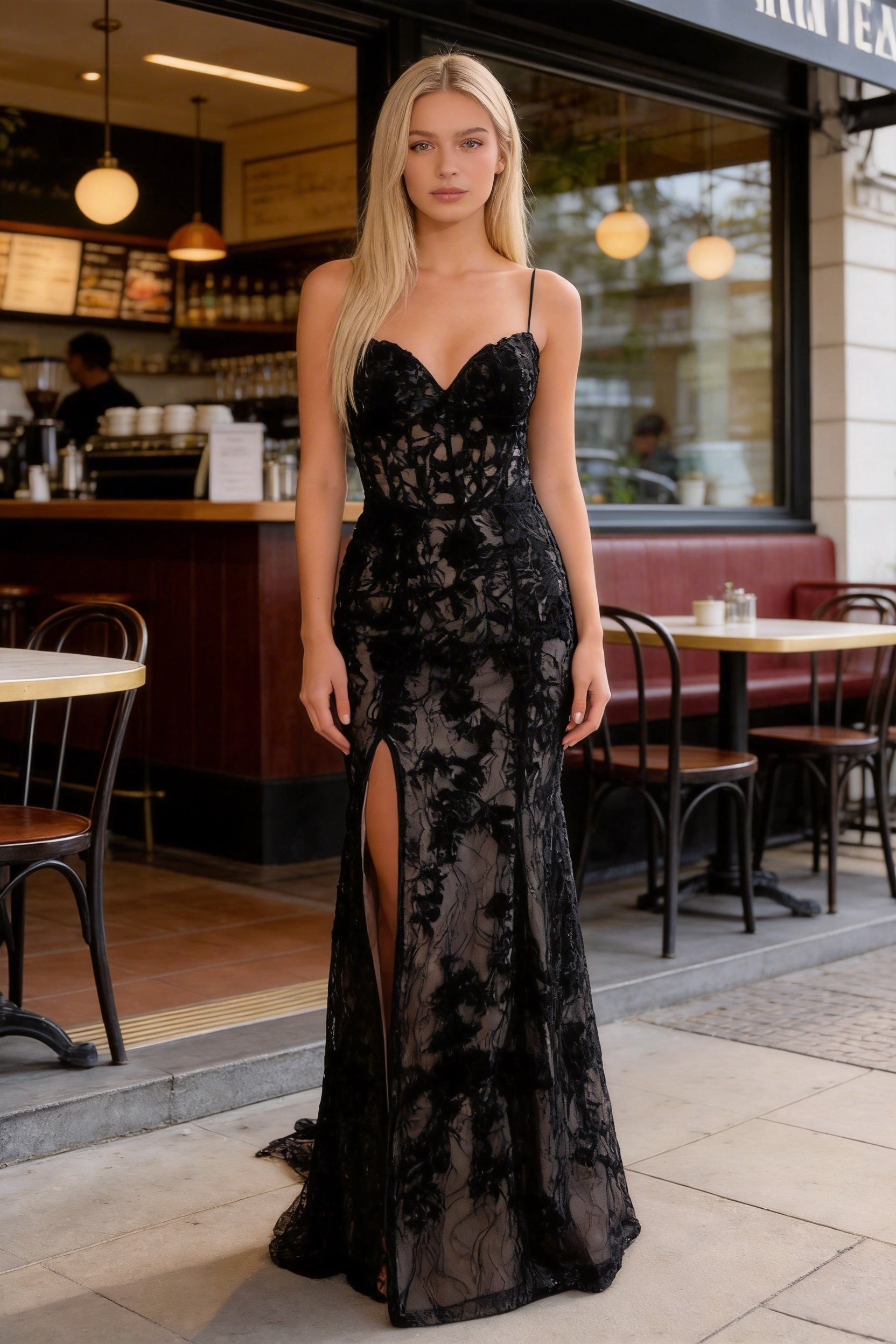 Meerjungfrau-Ballkleid aus Spitze mit Schlitz und trägerlosem Schnitt