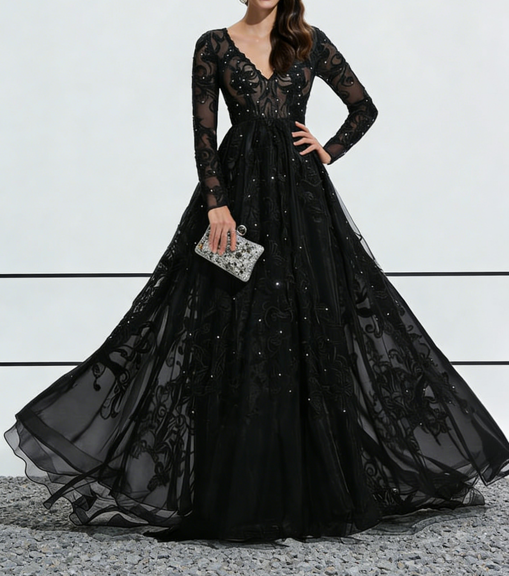 Robe longue de bal en dentelle noire et tulle à manches longues avec décolleté en V et traîne