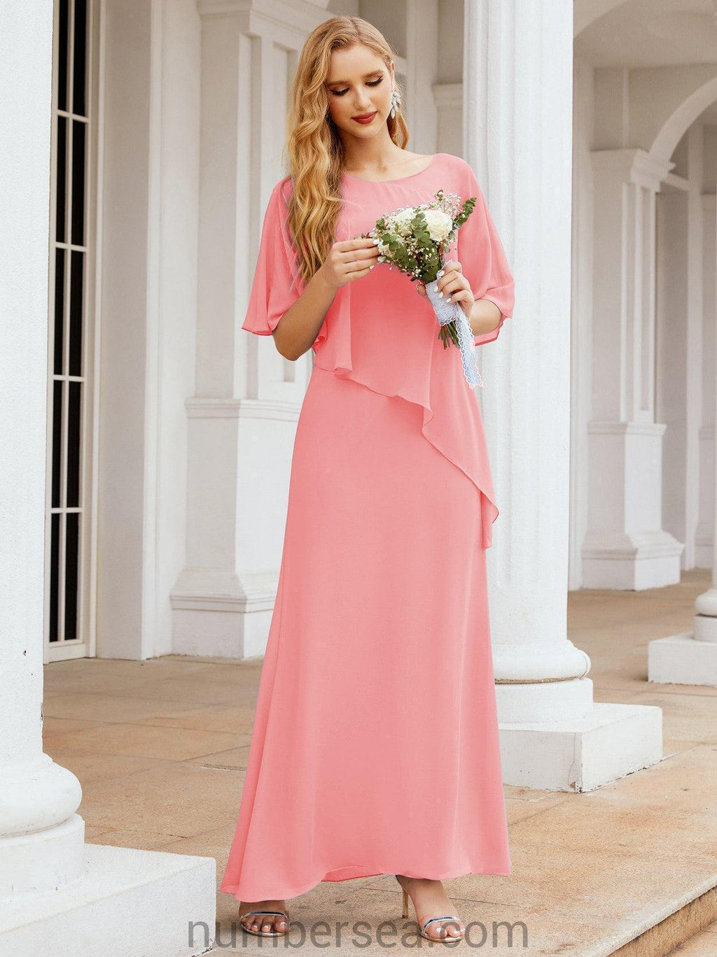 Robe de soirée formelle longue pour mère de la mariée avec cape à volants 28026