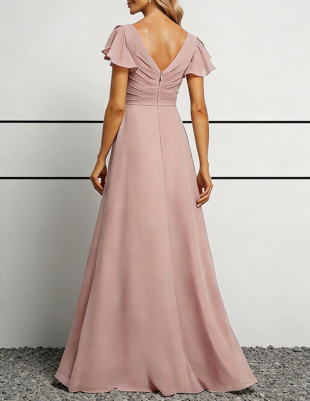 Robe longue en mousseline rose poussiéreux à col en V avec manches volantées et corsage froncé