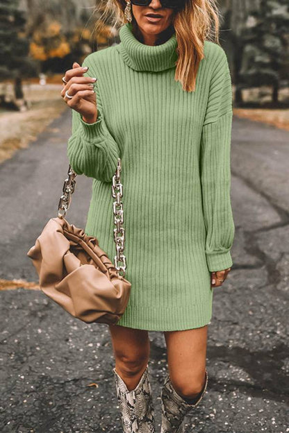 Vestido tipo suéter de punto acanalado con mangas largas y cuello alto