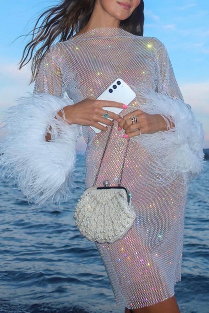 Night Surprise – Party-Minikleid mit Strass-Stoff und Federärmeln 