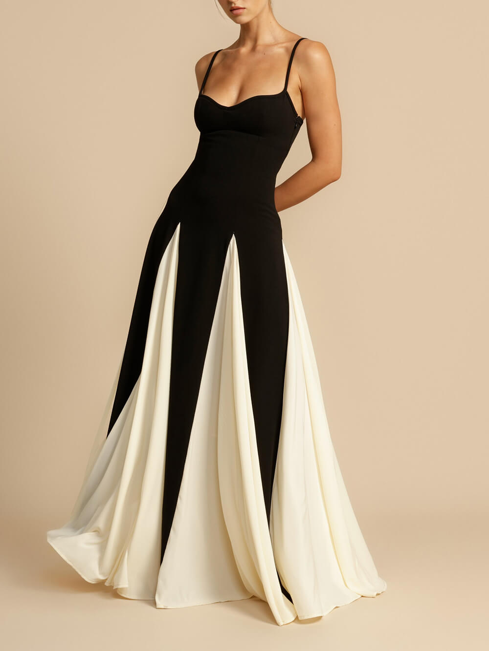 Elegantes Maxikleid in A-Linie mit Tüllbahnen 