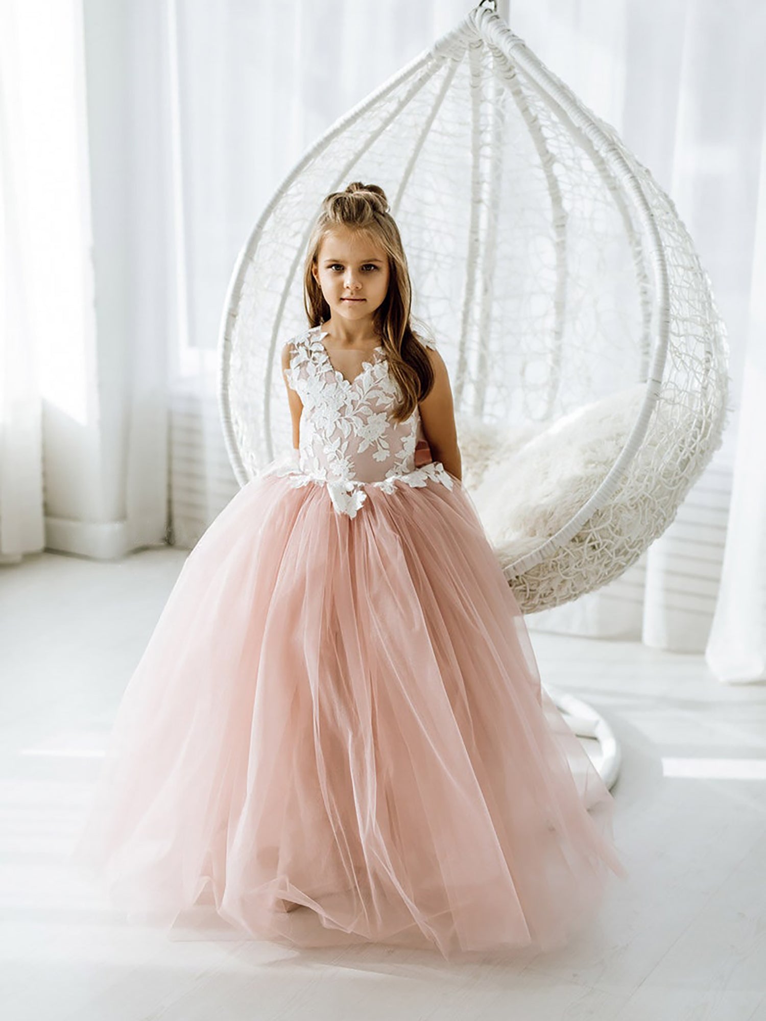 Dusty Rose Puffy Lace Sleeveless Flower Girl Dresses With Appliques And Bow