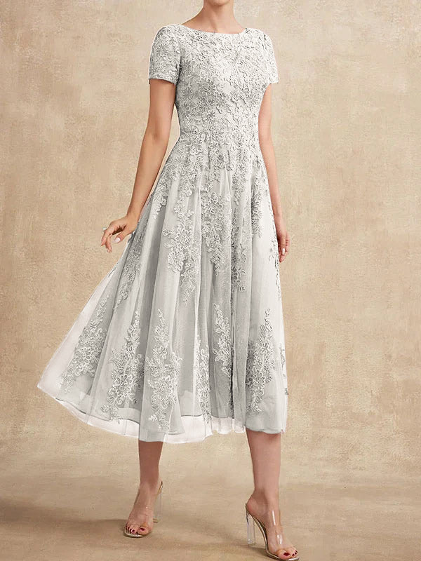 Robe de mère de la mariée en dentelle de tulle, longueur thé, coupe trapèze avec encolure dégagée