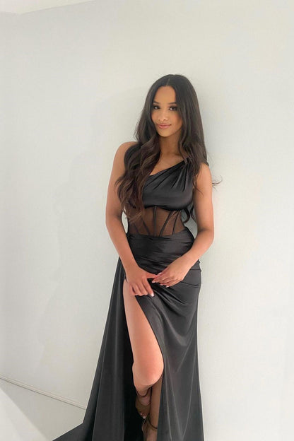 Vestido de fiesta largo de satén plisado con un solo hombro