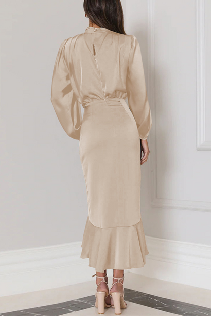 Elegante vestido de noche de cuello alto con volantes lisos 