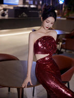 Robe de bal longue sirène bordeaux sans bretelles ornée de fleurs de rose en sequins Y8595