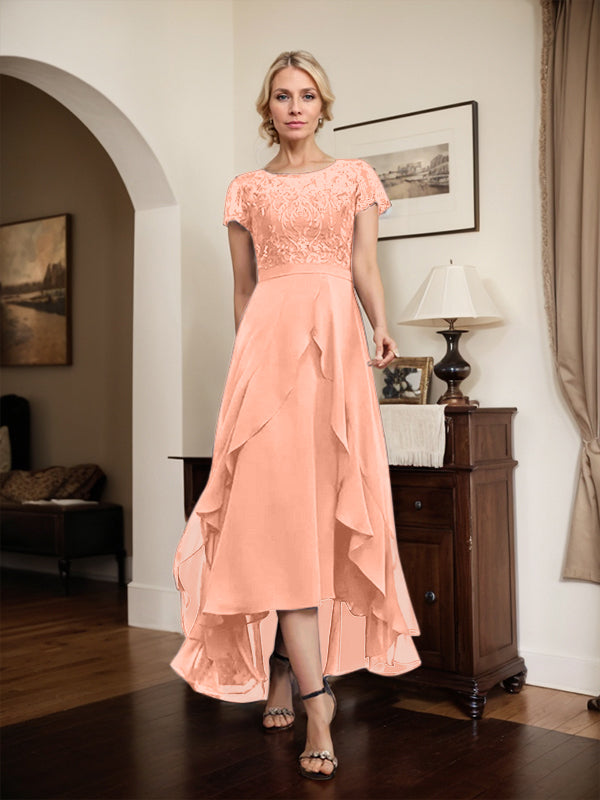 Robe de mère de la mariée en mousseline et dentelle asymétrique illusion à encolure dégagée, coupe en A, avec nœud, volants et paillettes