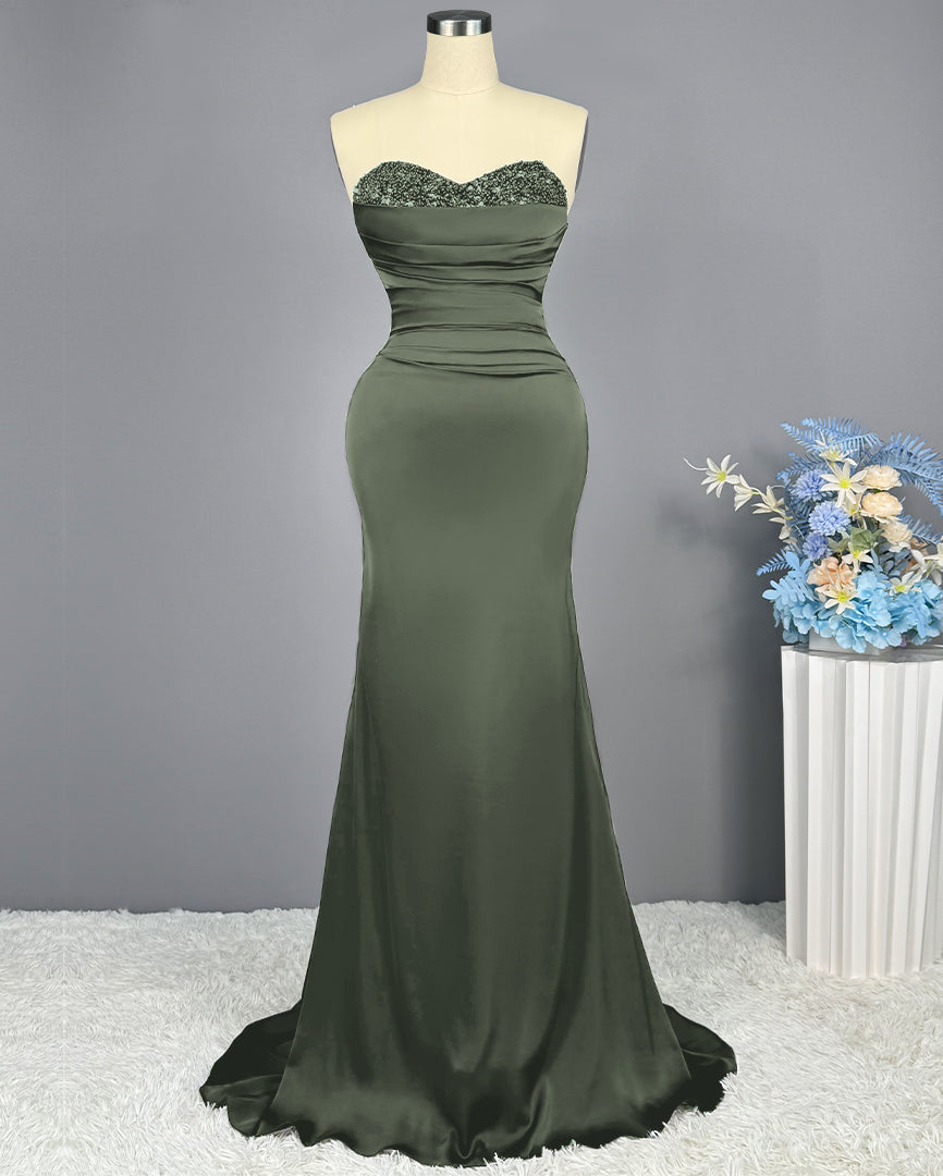 Vestido longo de baile de finalistas sem mangas com decote coração bordado a lantejoulas