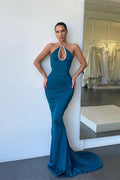 Vestido longo de baile sereia com costas abertas e gola halter sem mangas