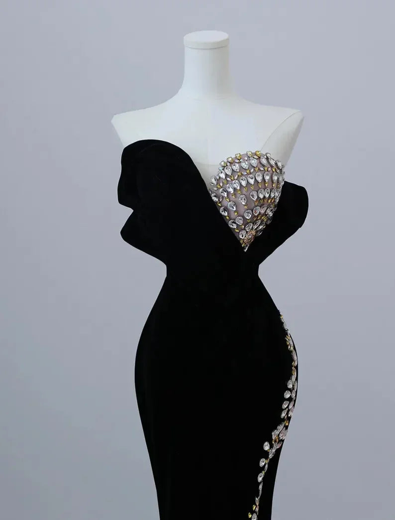 Robe de soirée longue en velours noir luxueux ornée de perles Y7675