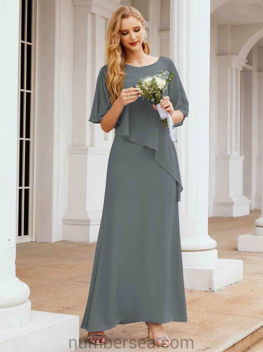 Robe de soirée formelle longue pour mère de la mariée avec cape à volants 28026