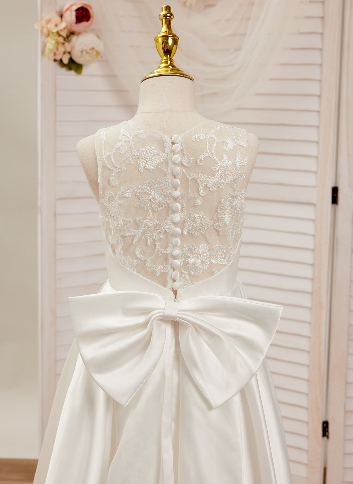 Robe de demoiselle d'honneur de première communion en satin et dentelle coupe A-line 