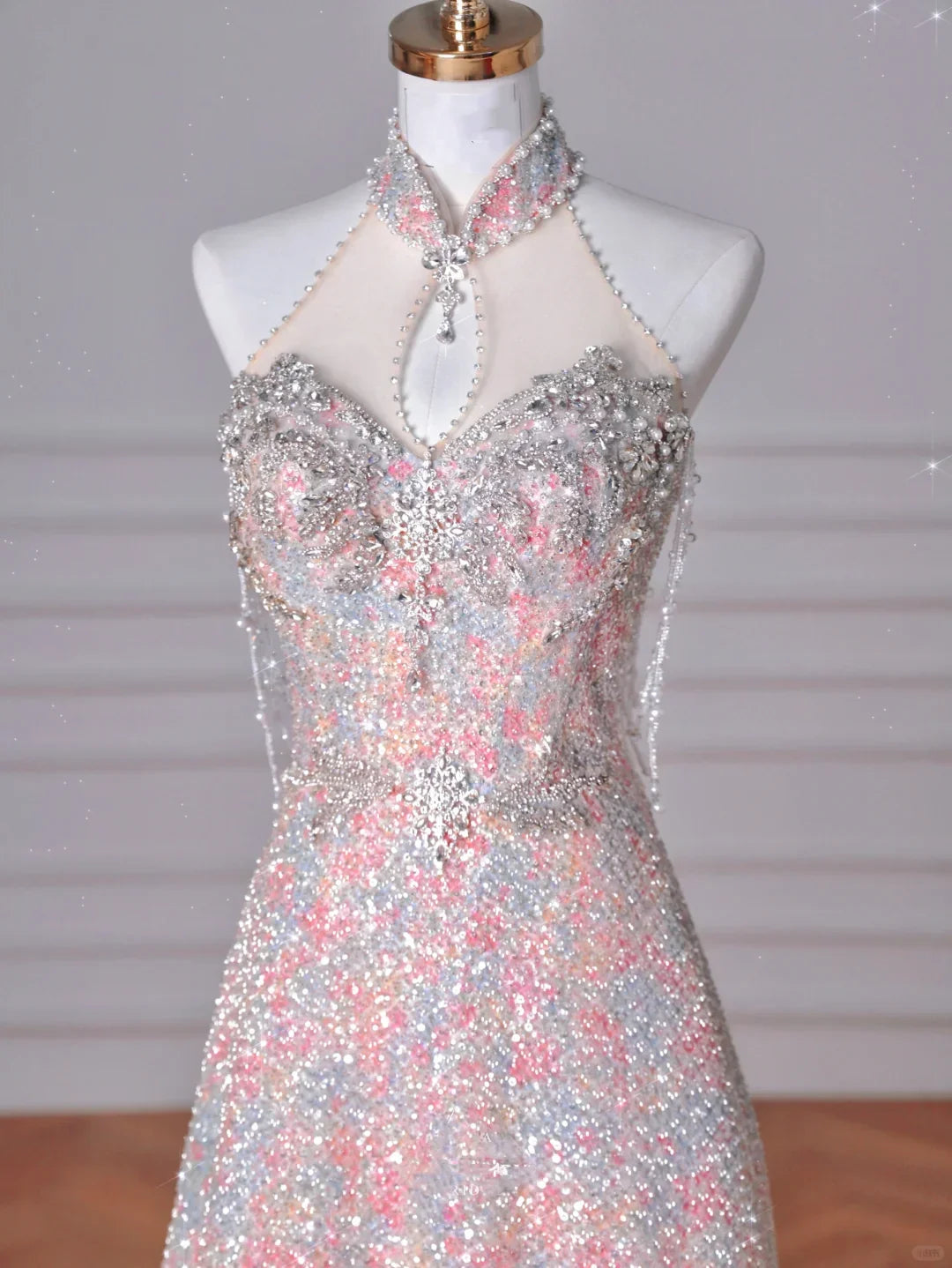 Splendido abito da sera rosa con paillettes e perline a linea ad A Y8637