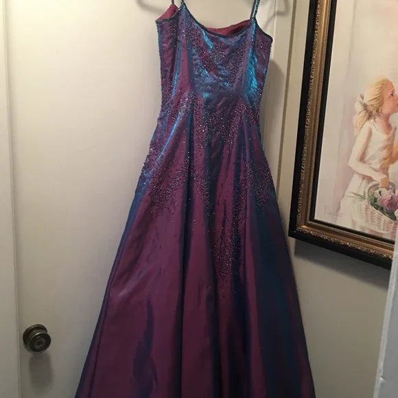 Splendido abito da sera viola con perline a linea ad A, spalline sottili, vestito da festa e ballo Y7955