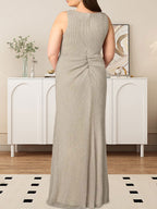 Robe en maille métallique froncée à encolure en V et coupe en A