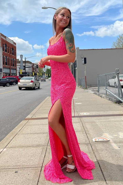 Vestido de fiesta con lentejuelas rosa intenso, tirantes brillantes y abertura