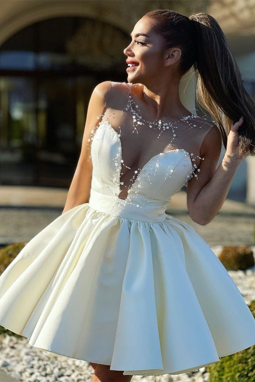 Vestido de fiesta corto color marfil con escote ilusión y cuentas, corte A