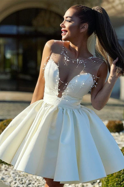 Vestido de fiesta corto color marfil con escote ilusión y cuentas, corte A
