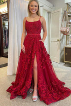 Vestidos de baile vermelhos em renda com decote redondo e corte em A, adornados com contas