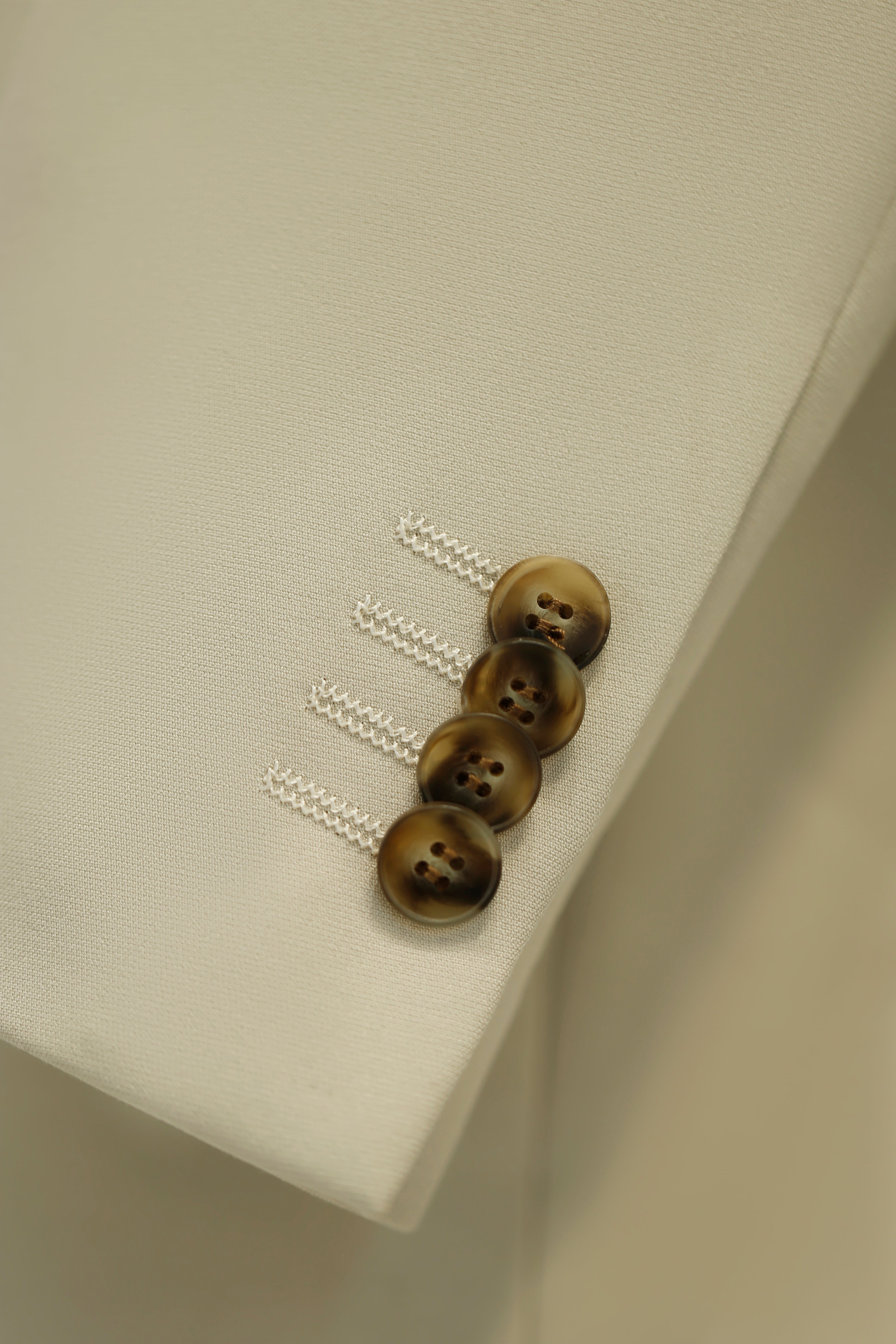 Completo in Lana Crema Tre Pezzi per Matrimoni Estivi Sposo Su Misura