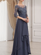 Robe de mère de la mariée en dentelle et mousseline, longueur au sol, ligne en A, décolleté en U avec volants en cascade