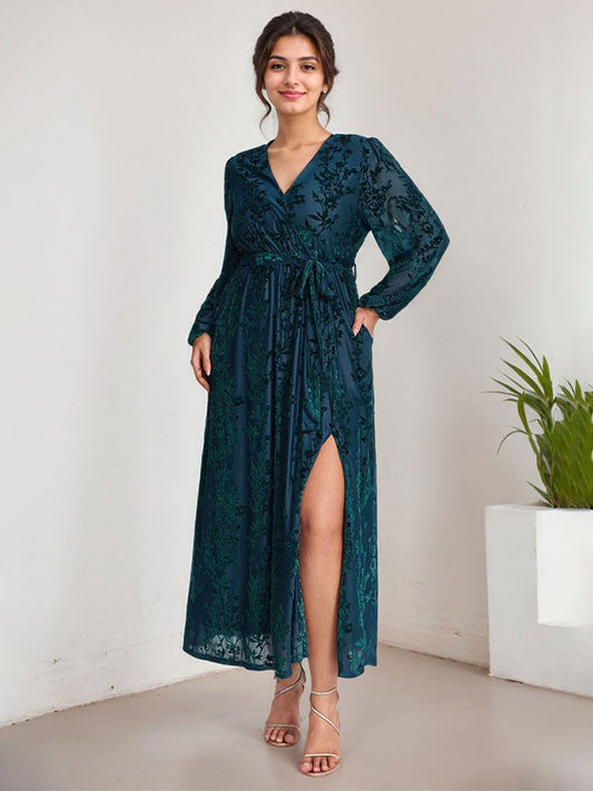 A-Linie V-Ausschnitt Lange Ärmel Samt Wadenlanges Kleid für die Brautmutter mit Schlitz 