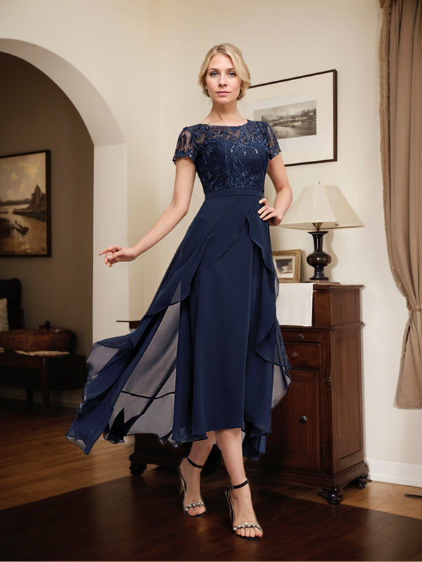 Robe de mère de la mariée en mousseline et dentelle asymétrique illusion à encolure dégagée, coupe en A, avec nœud, volants et paillettes