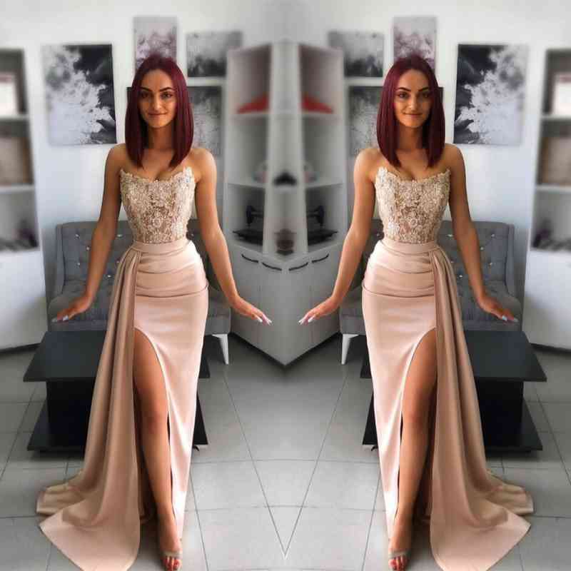 Abito da sera lungo con scollo a cuore, applicazioni di pizzo e spacco, stile sirena